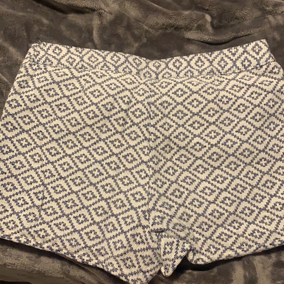 Patterned skort - worn once - Picture 4 of 7